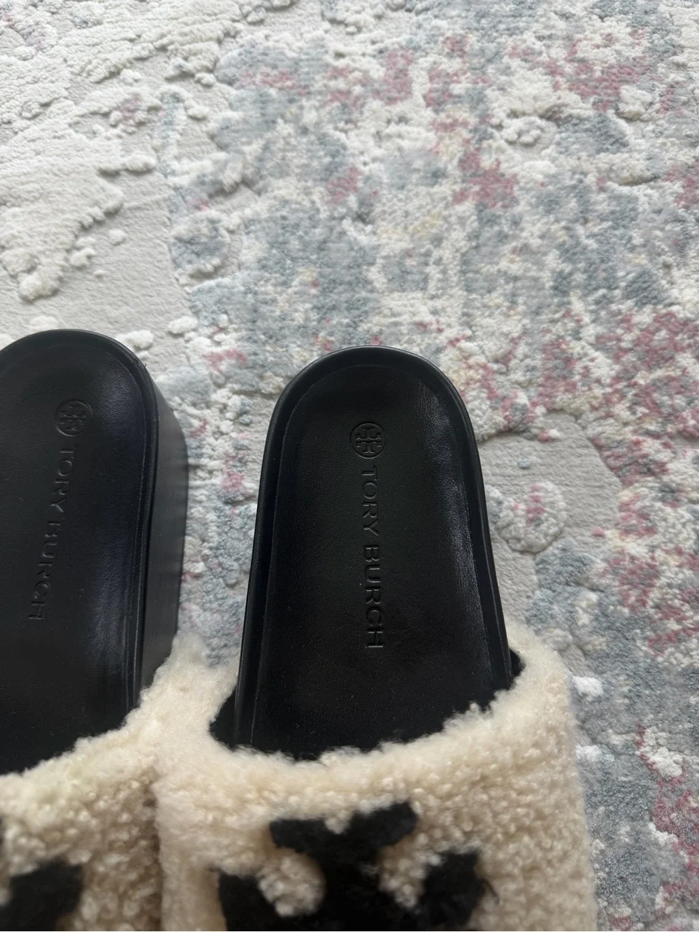 Tory Burch Cream Shearling Slides with Black Logo - Picture 3 of 6